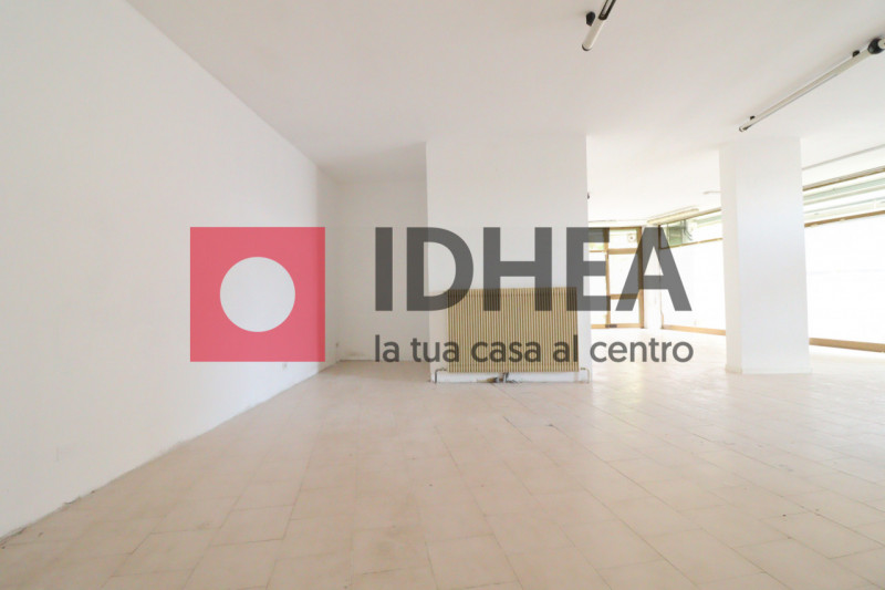 Immagine 10 di Negozio in affitto  in VIA CASTELLO D'AMORE a Treviso