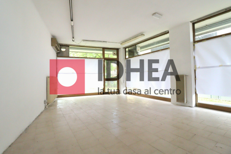 Immagine 11 di Negozio in affitto  in VIA CASTELLO D'AMORE a Treviso