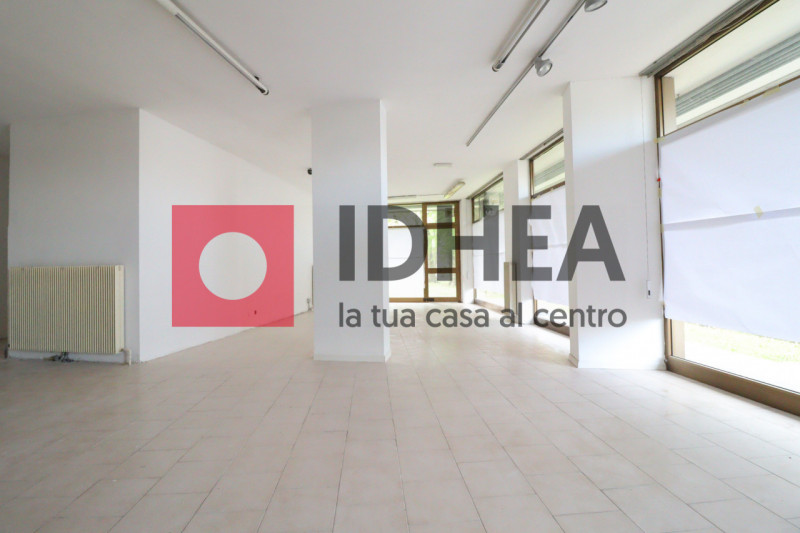 Immagine 15 di Negozio in affitto  in VIA CASTELLO D'AMORE a Treviso