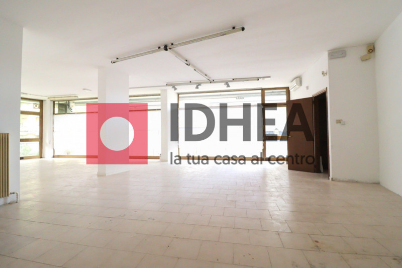 Immagine 17 di Negozio in affitto  in VIA CASTELLO D'AMORE a Treviso