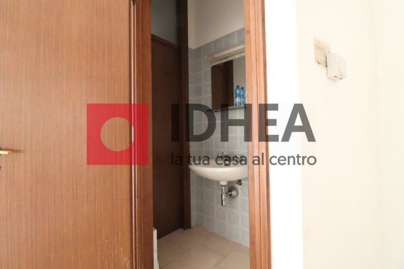 Immagine 18 di Negozio in affitto  in VIA CASTELLO D'AMORE a Treviso
