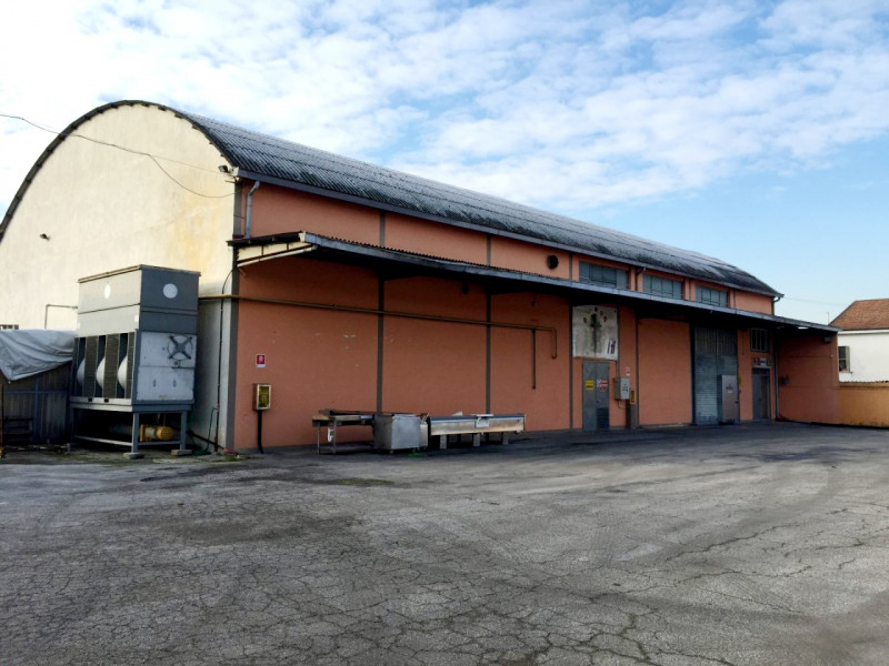 Immagine 2 di Capannone industriale in vendita  in VIA MODENA a Ferrara