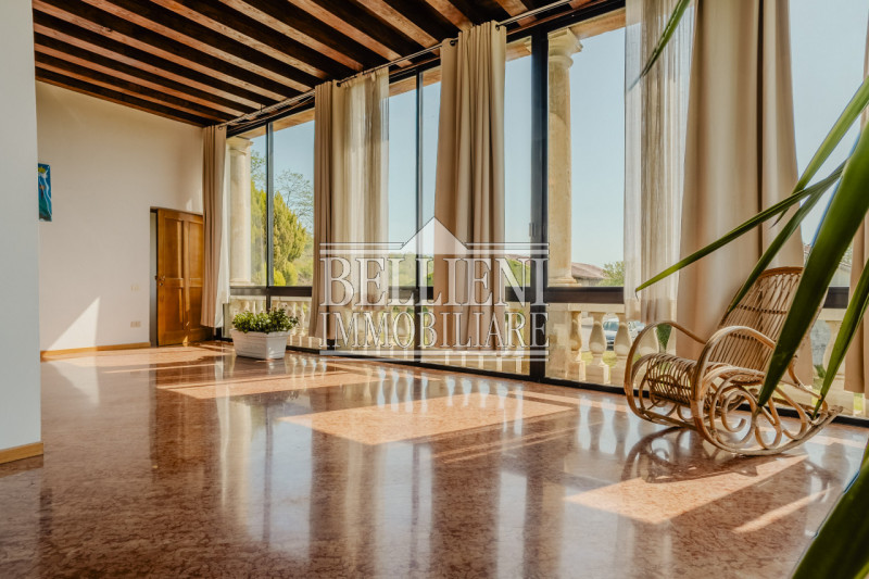 Immagine 1 di Villa in vendita  in Strada del Monte Crocetta a Vicenza