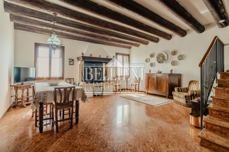 Immagine 2 di Villa in vendita  in Strada del Monte Crocetta a Vicenza