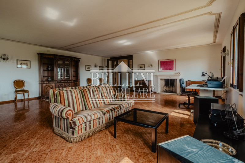 Immagine 8 di Villa in vendita  in Strada del Monte Crocetta a Vicenza