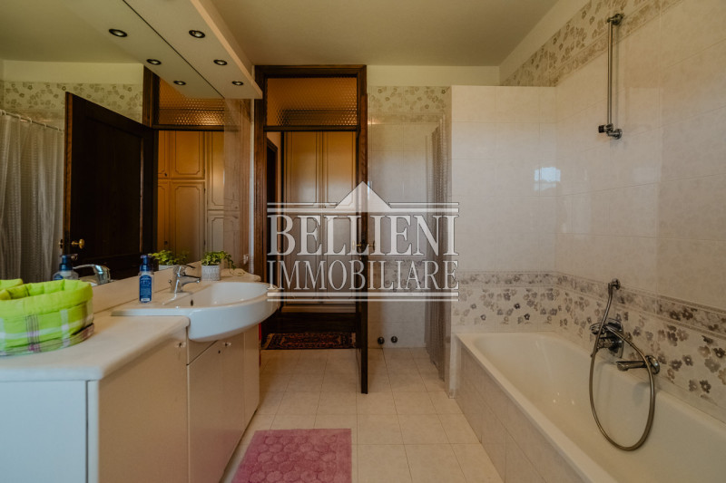 Immagine 19 di Villa in vendita  in Strada del Monte Crocetta a Vicenza