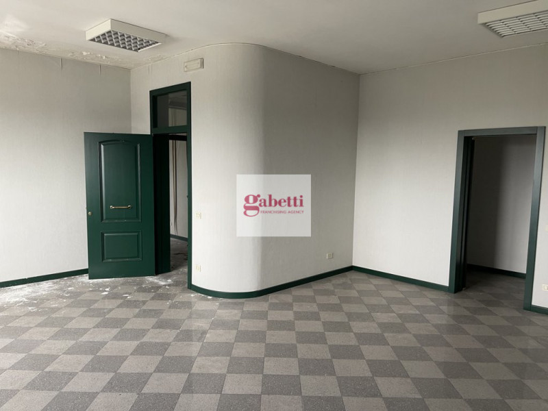 Immagine 5 di Ufficio in vendita  in VIALE PORTA PO' a Rovigo