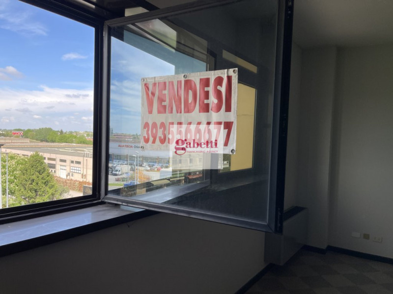 Immagine 10 di Ufficio in vendita  in VIALE PORTA PO' a Rovigo