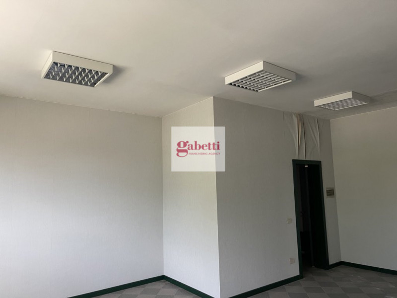 Immagine 11 di Ufficio in vendita  in VIALE PORTA PO' a Rovigo