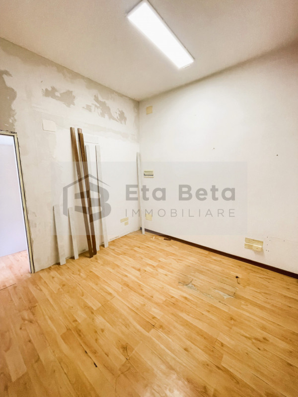 Immagine 5 di Negozio in vendita  in Via Castellana a Martellago