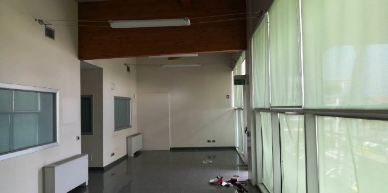 Immagine 2 di Ufficio in vendita  in Via vittorio veneto a Bonate Sotto