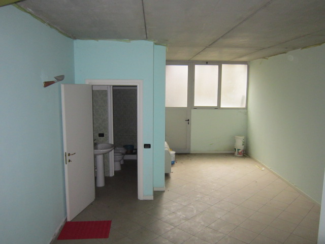 Immagine 11 di Negozio in vendita  in Via Giordano Bruno 47 a Borgosatollo