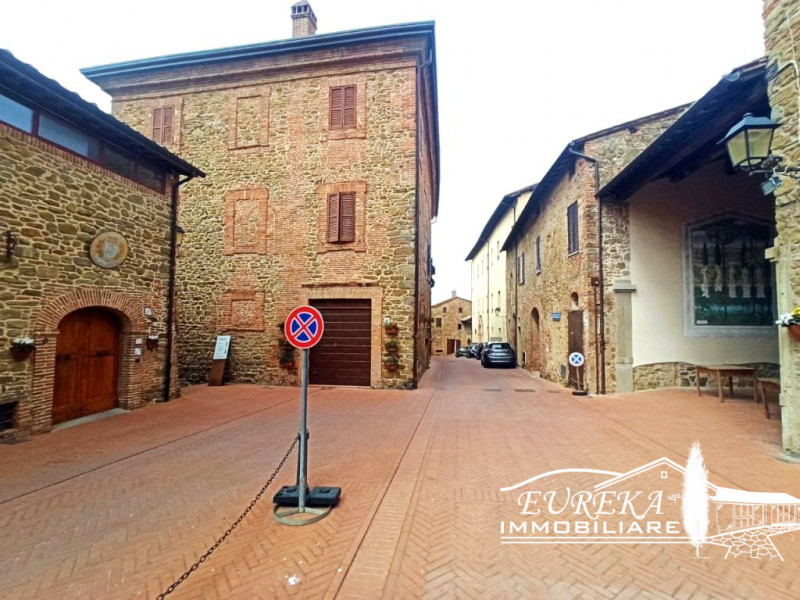 Immagine 2 di Attività commerciale in vendita  a Paciano