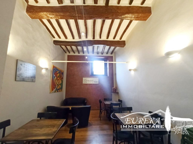 Immagine 7 di Attività commerciale in vendita  a Paciano