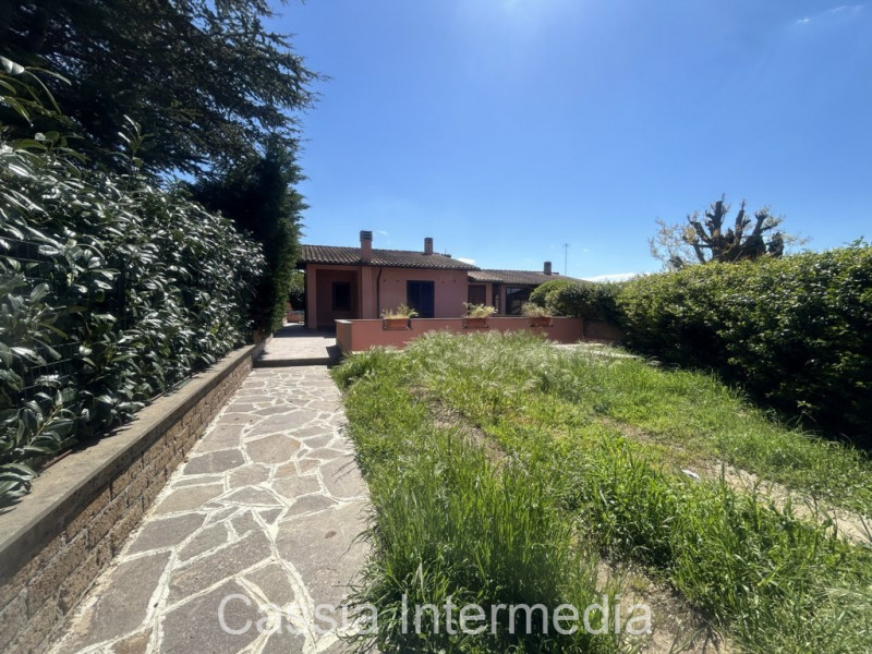 Immagine 2 di Villa in vendita  in Via Salomonio 42 a Nepi