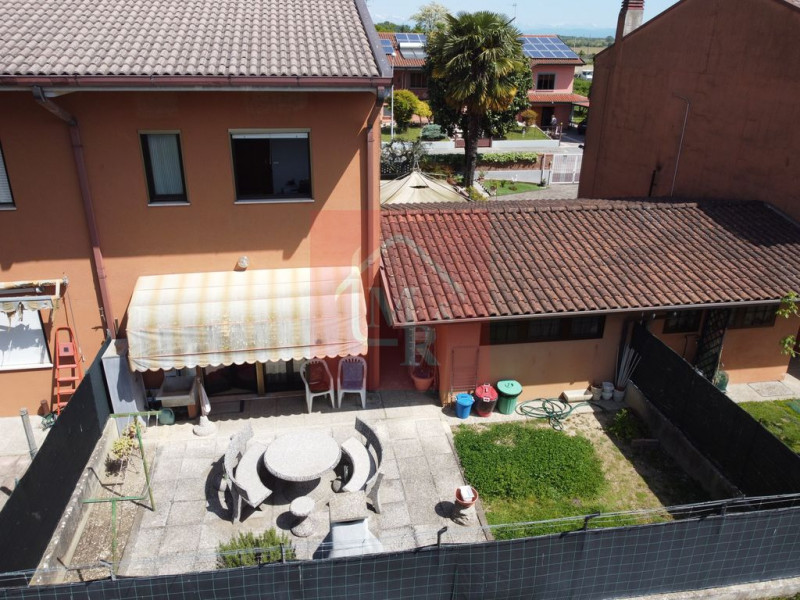 Immagine 3 di Villetta a schiera in vendita  in VIA ELISA BONAPARTE 15 a Fiumicello Villa Vicentina