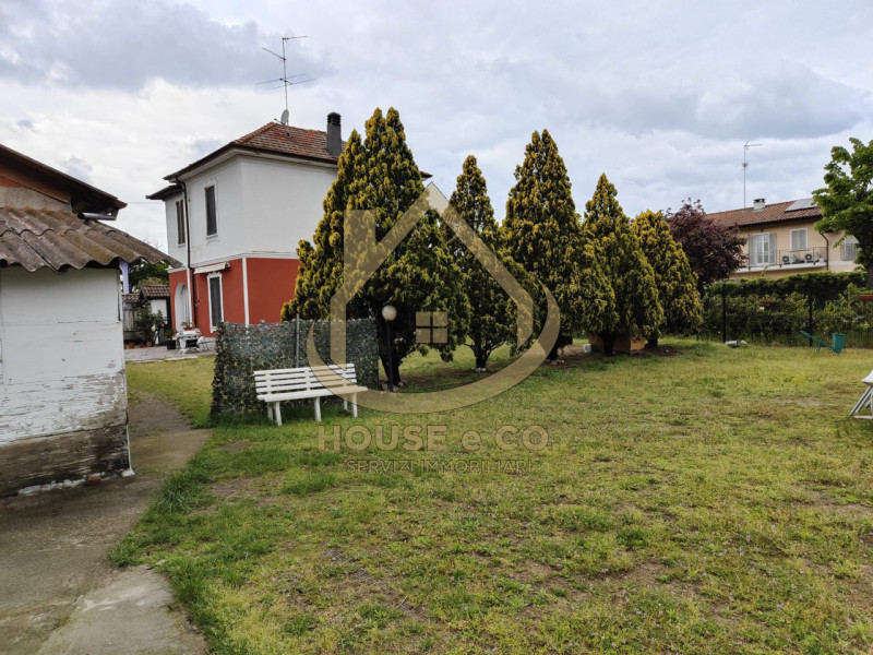 Immagine 4 di Villa in vendita  in Via Quattro Novembre a Parona