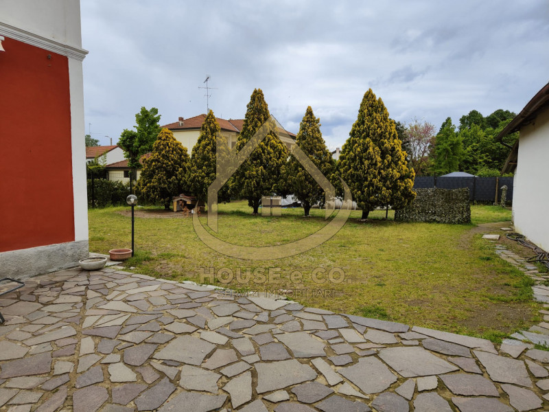 Immagine 5 di Villa in vendita  in Via Quattro Novembre a Parona