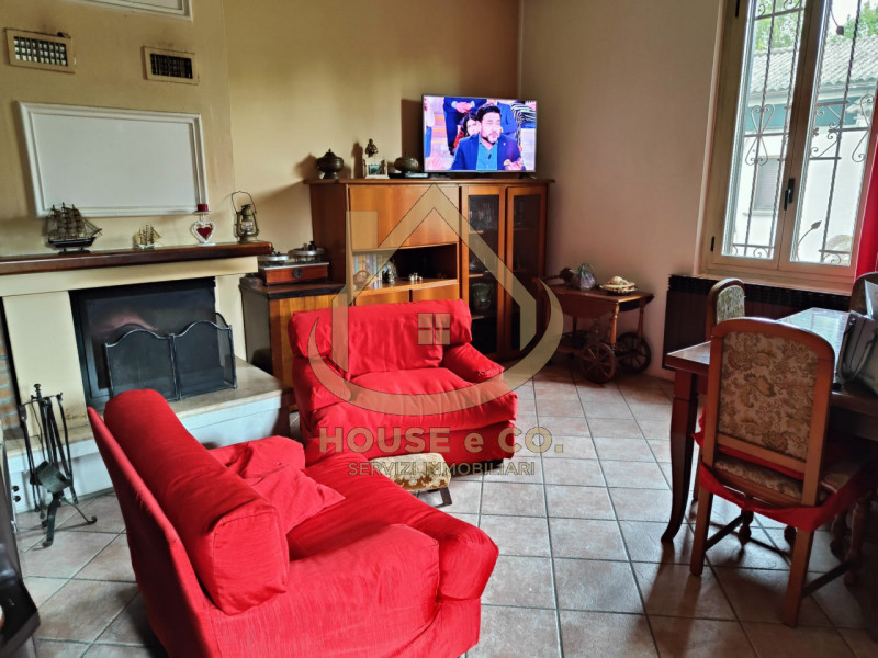 Immagine 6 di Villa in vendita  in Via Quattro Novembre a Parona