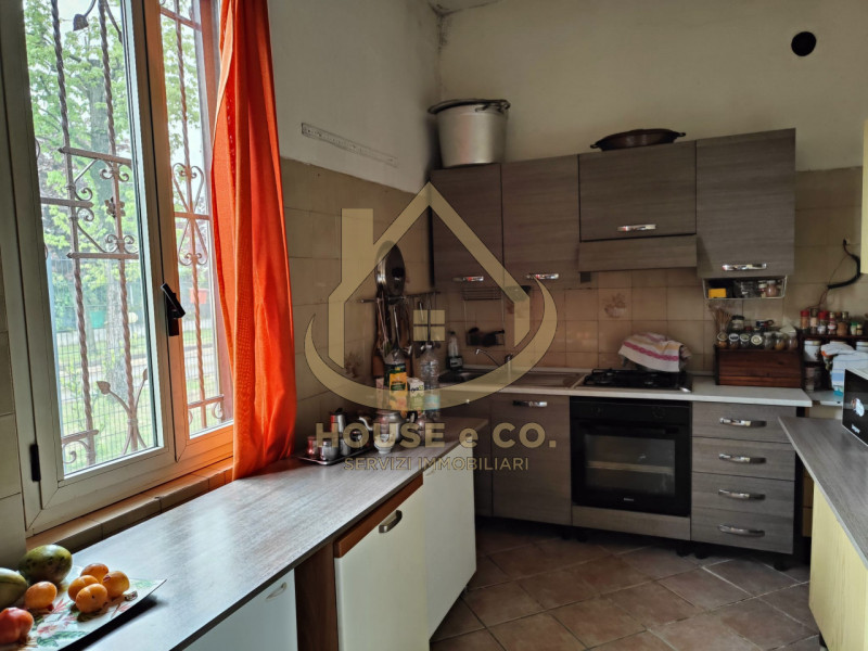 Immagine 8 di Villa in vendita  in Via Quattro Novembre a Parona