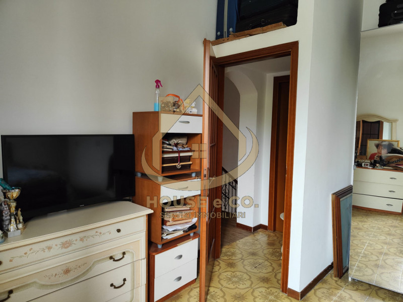 Immagine 9 di Villa in vendita  in Via Quattro Novembre a Parona