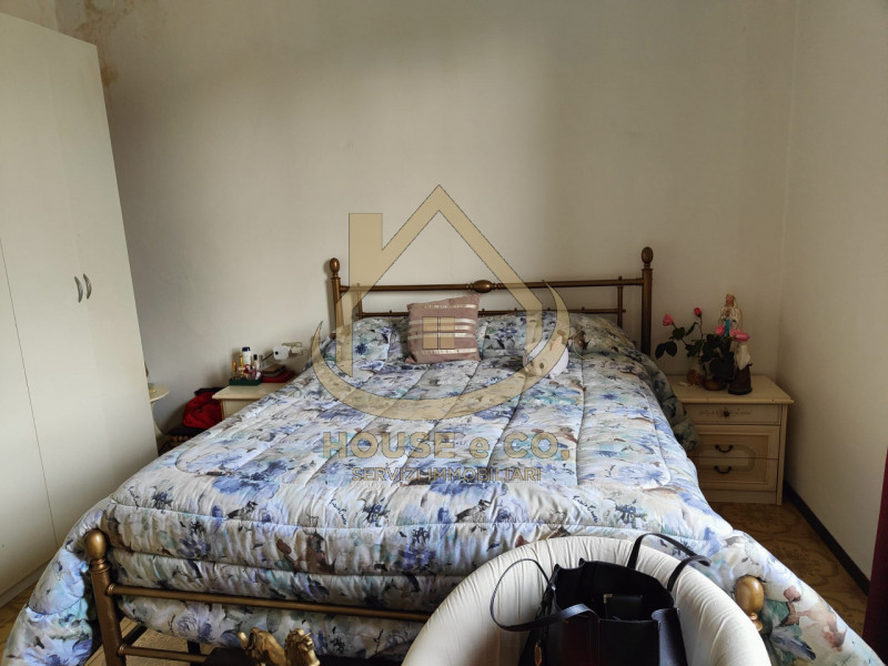 Immagine 18 di Villa in vendita  in Via Quattro Novembre a Parona