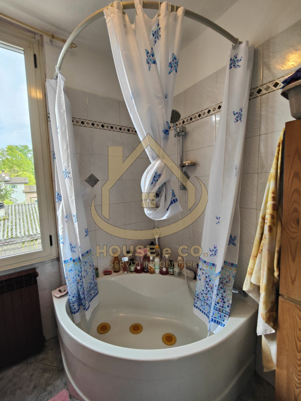 Immagine 25 di Villa in vendita  in Via Quattro Novembre a Parona