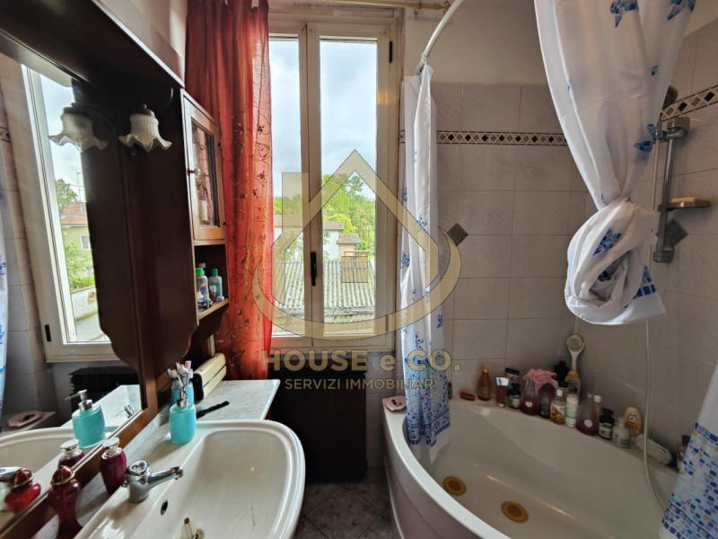 Immagine 27 di Villa in vendita  in Via Quattro Novembre a Parona