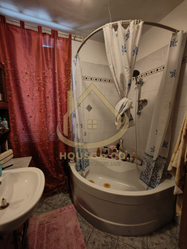 Immagine 28 di Villa in vendita  in Via Quattro Novembre a Parona