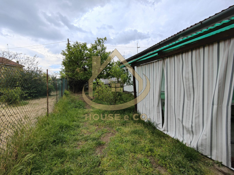 Immagine 30 di Villa in vendita  in Via Quattro Novembre a Parona