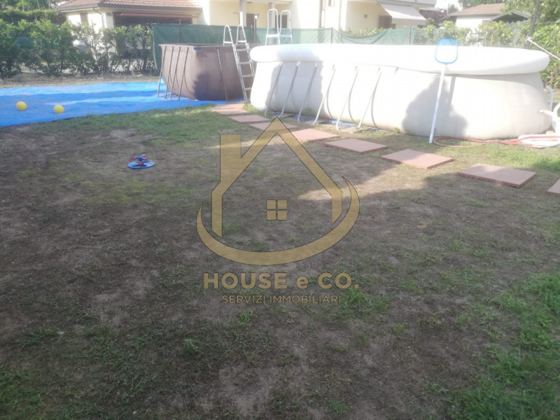 Immagine 32 di Villa in vendita  in Via Quattro Novembre a Parona