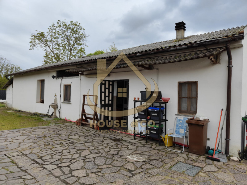 Immagine 35 di Villa in vendita  in Via Quattro Novembre a Parona