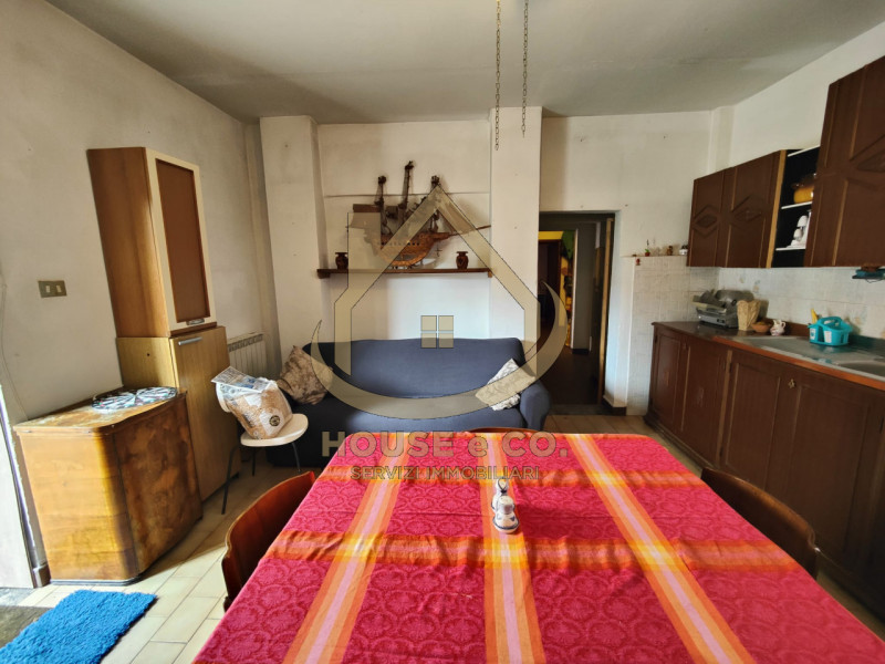 Immagine 37 di Villa in vendita  in Via Quattro Novembre a Parona