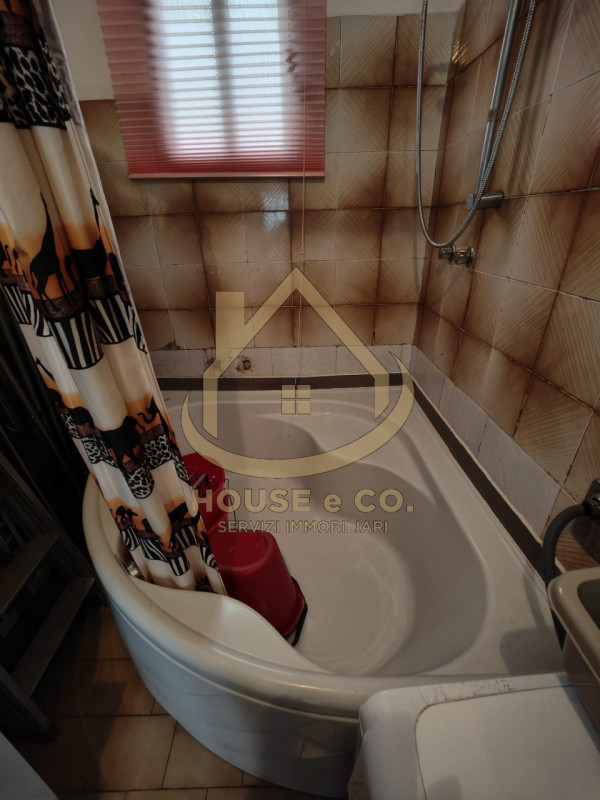 Immagine 48 di Villa in vendita  in Via Quattro Novembre a Parona