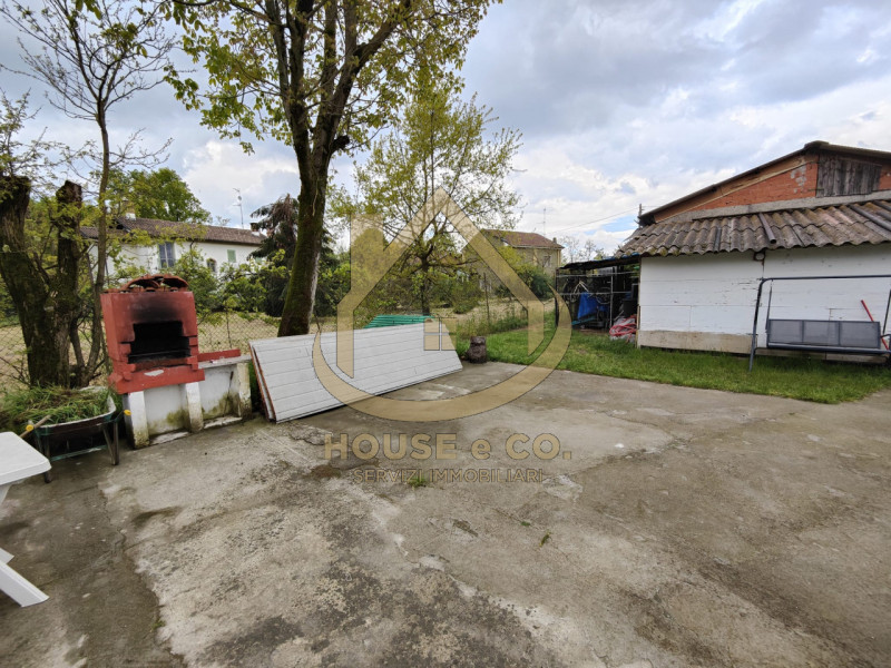 Immagine 51 di Villa in vendita  in Via Quattro Novembre a Parona