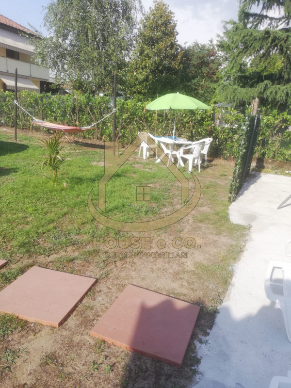 Immagine 60 di Villa in vendita  in Via Quattro Novembre a Parona