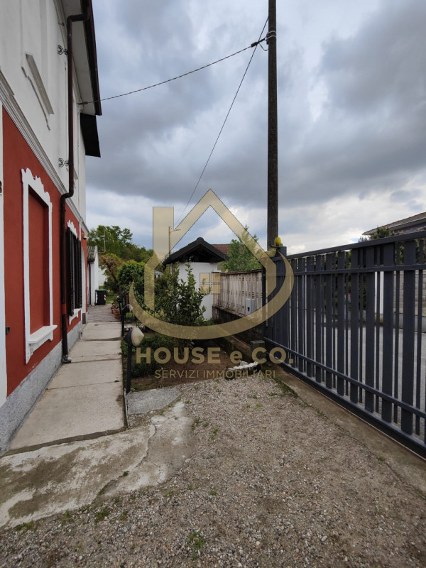 Immagine 68 di Villa in vendita  in Via Quattro Novembre a Parona