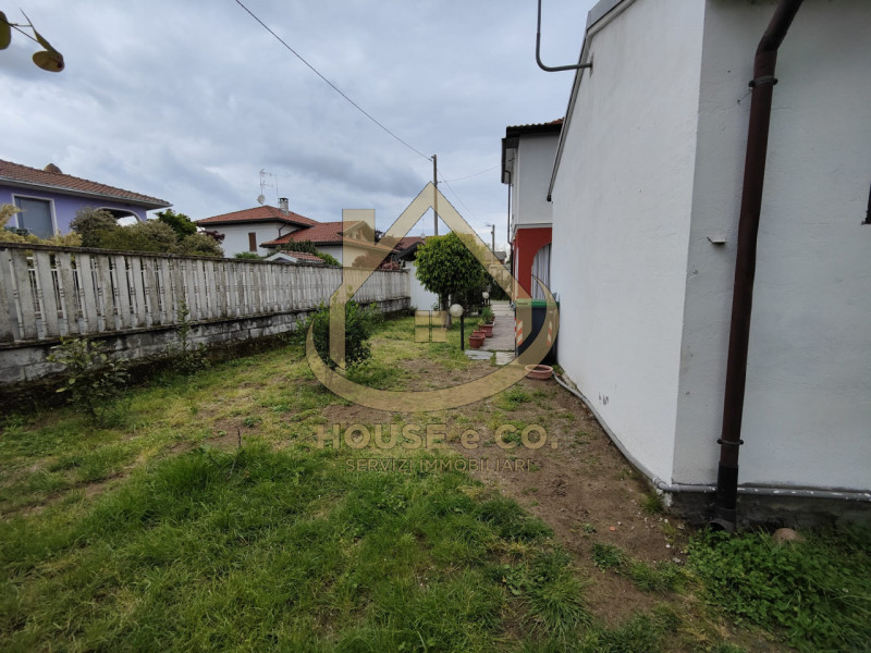 Immagine 70 di Villa in vendita  in Via Quattro Novembre a Parona