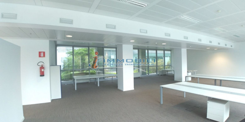 Immagine 1 di Ufficio in affitto  in VIA BAZZI CARLO a Milano