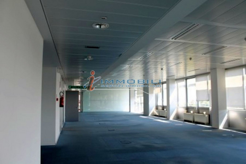 Immagine 11 di Ufficio in affitto  in VIA BAZZI CARLO a Milano