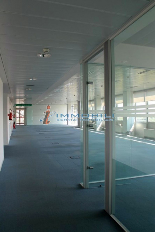 Immagine 13 di Ufficio in affitto  in VIA BAZZI CARLO a Milano