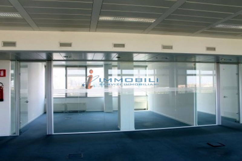 Immagine 15 di Ufficio in affitto  in VIA BAZZI CARLO a Milano