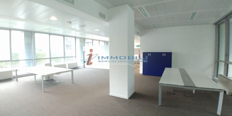 Immagine 19 di Ufficio in affitto  in VIA BAZZI CARLO a Milano