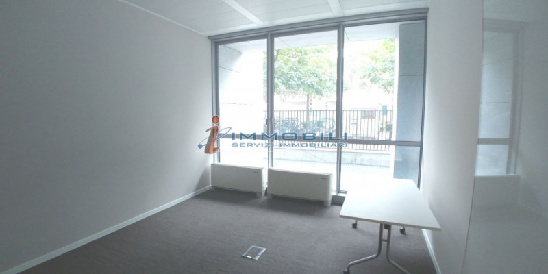 Immagine 21 di Ufficio in affitto  in VIA BAZZI CARLO a Milano
