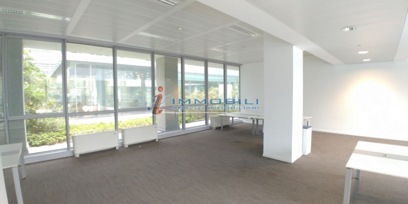 Immagine 5 di Ufficio in affitto  in VIA BAZZI CARLO a Milano