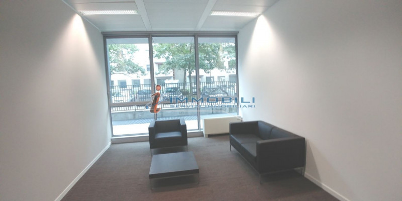 Immagine 7 di Ufficio in affitto  in VIA BAZZI CARLO a Milano