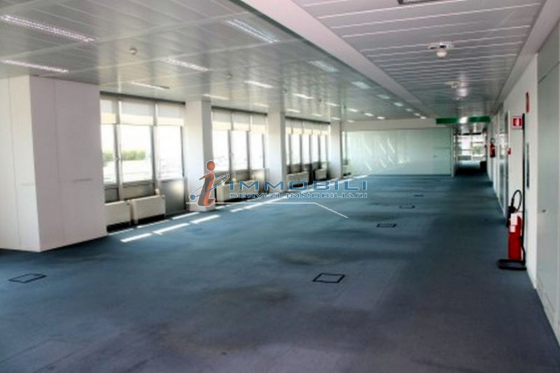 Immagine 14 di Ufficio in affitto  in VIA BAZZI CARLO a Milano