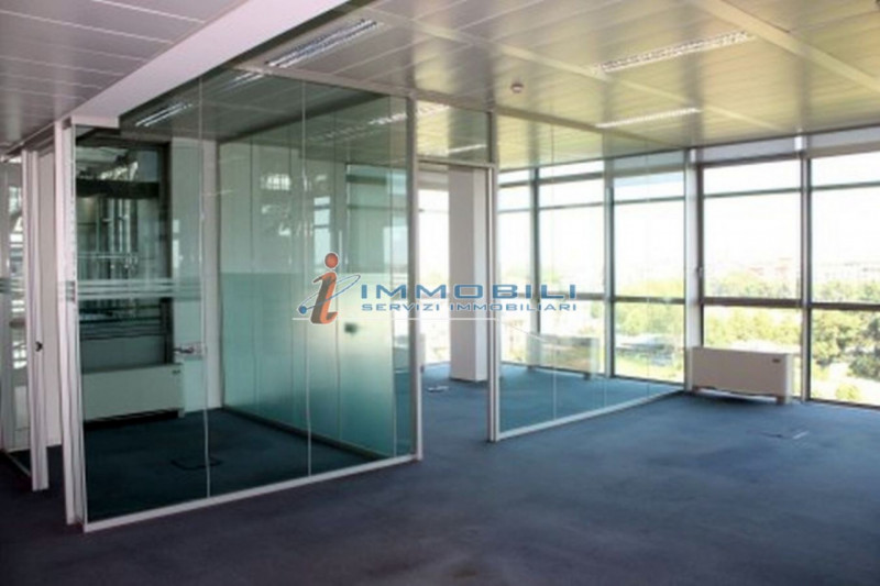 Immagine 16 di Ufficio in affitto  in VIA BAZZI CARLO a Milano
