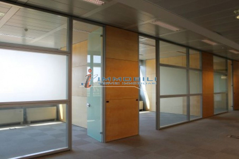 Immagine 17 di Ufficio in affitto  in VIA BAZZI CARLO a Milano