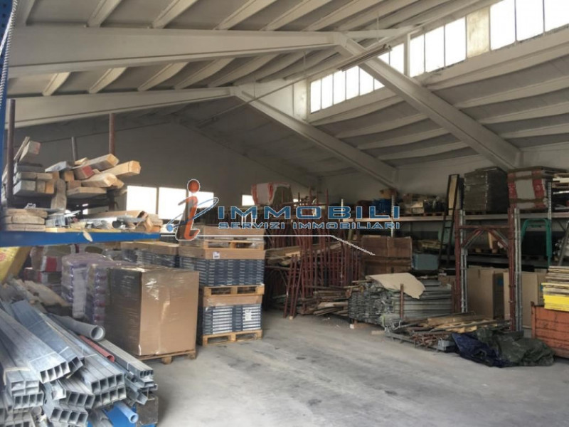 Immagine 1 di Capannone industriale in affitto  in VIA ABRUZZI a San Giuliano Milanese
